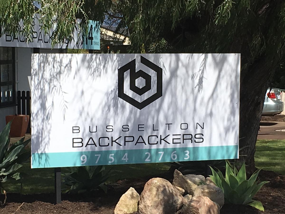 Bunkers Backpackers Hostel Busselton Exterior photo